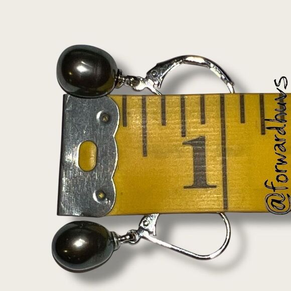 Elegant Black Pearl Drop Earrings - Picture 11 of 12